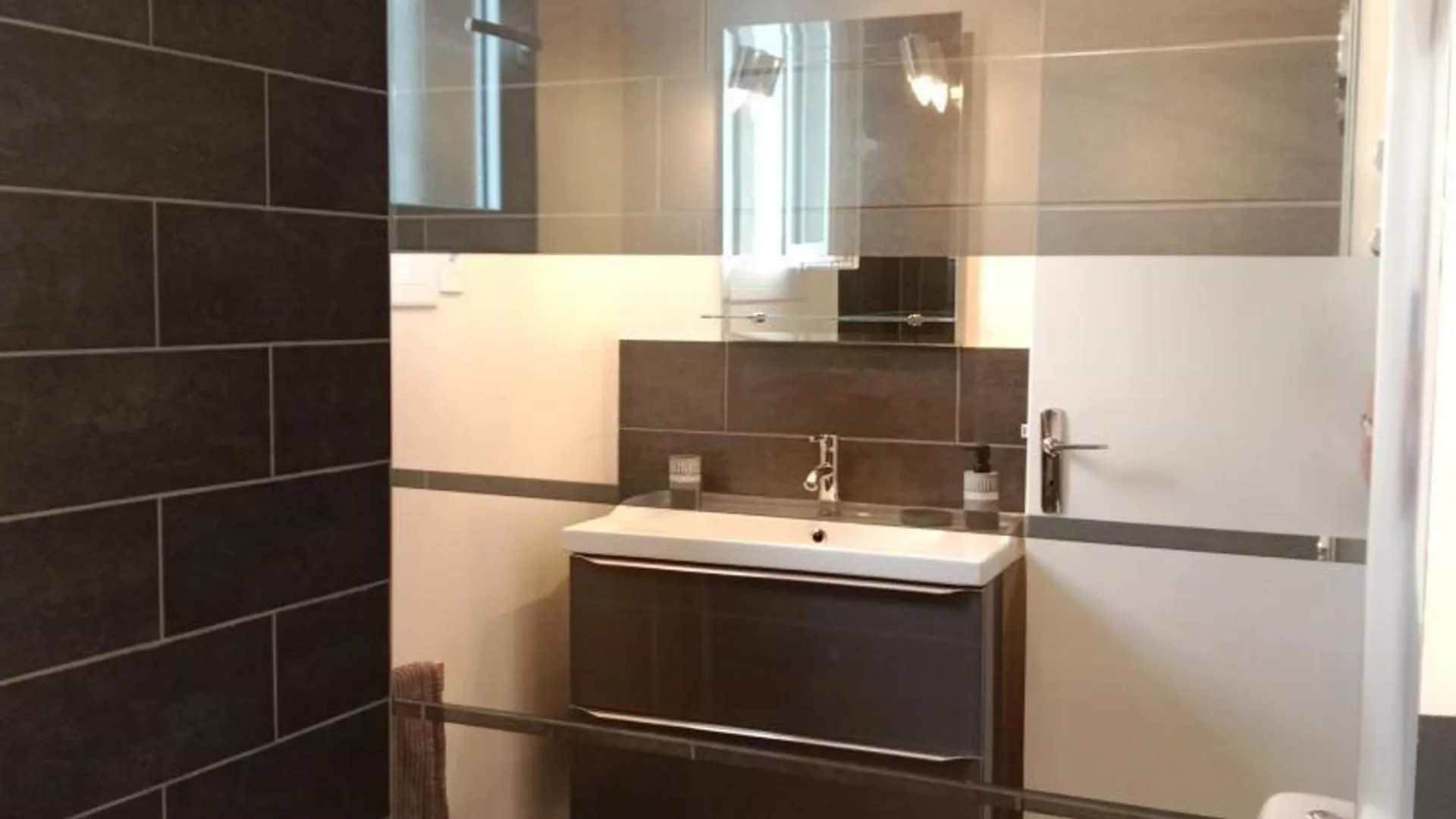 Maison Renovee Proche Vichy : 3 Chambres, Cour Fermee, Tout Inclus, Ideal Curistes Et Activites Naturelles - Fr-1-489-481 Bellerive-sur-Allier 0*,  France