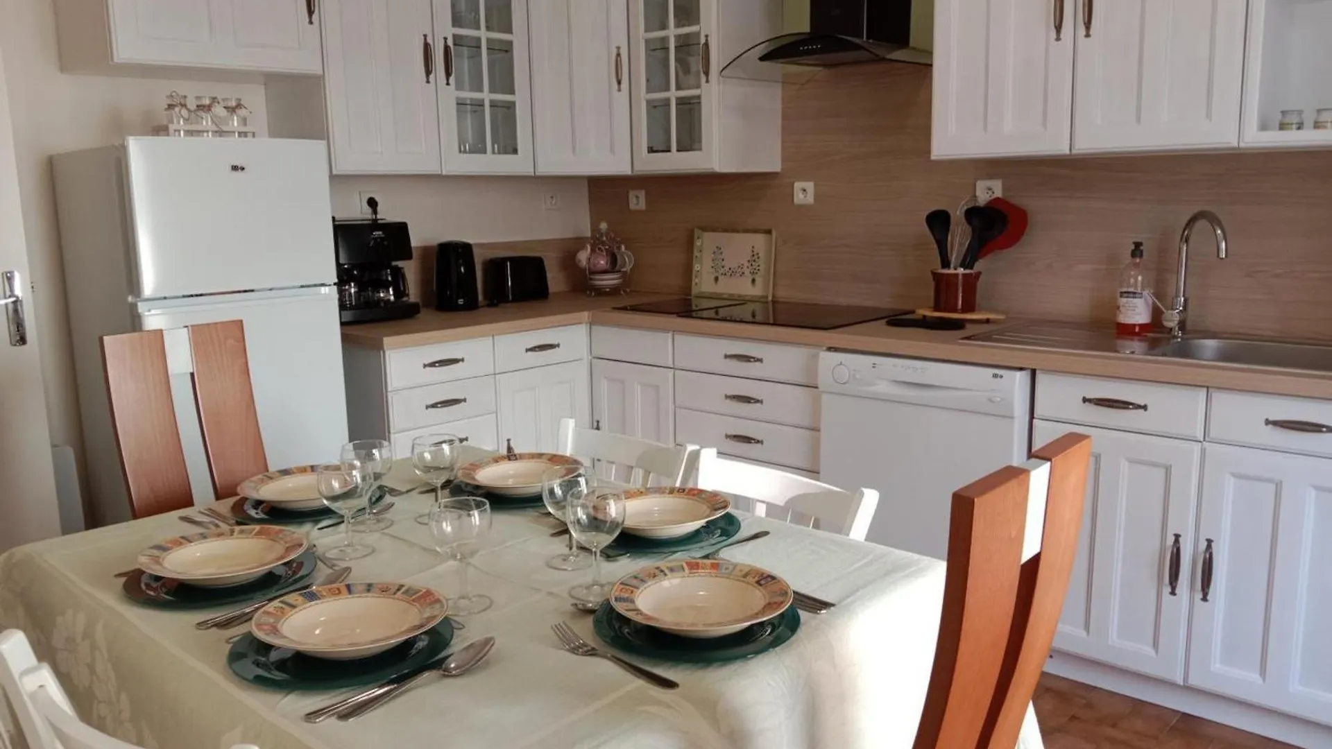 Maison Renovee Proche Vichy : 3 Chambres, Cour Fermee, Tout Inclus, Ideal Curistes Et Activites Naturelles - Fr-1-489-481 Bellerive-sur-Allier