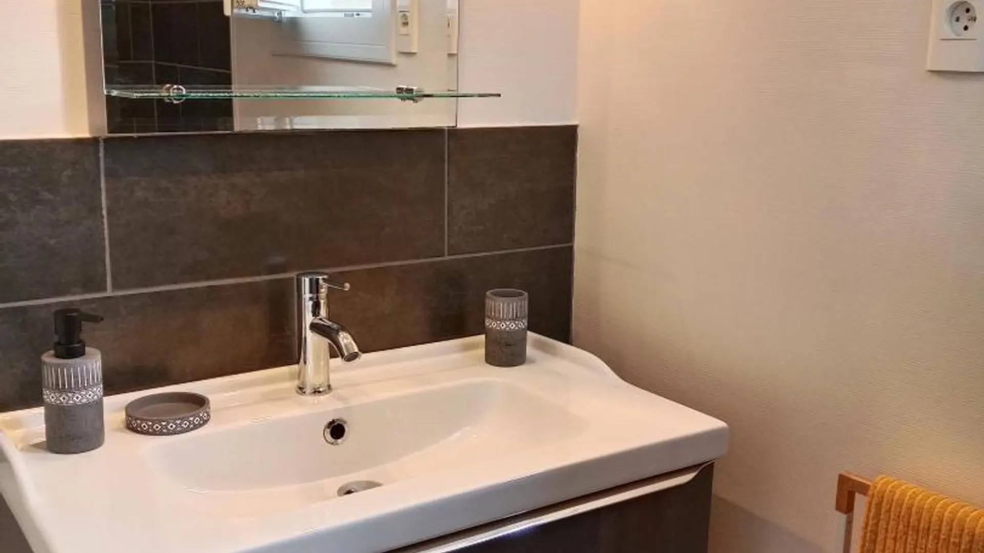 Holiday home Maison Renovee Proche Vichy : 3 Chambres, Cour Fermee, Tout Inclus, Ideal Curistes Et Activites Naturelles - Fr-1-489-481 Bellerive-sur-Allier